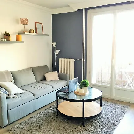 Au Pied De La Gare Apartment